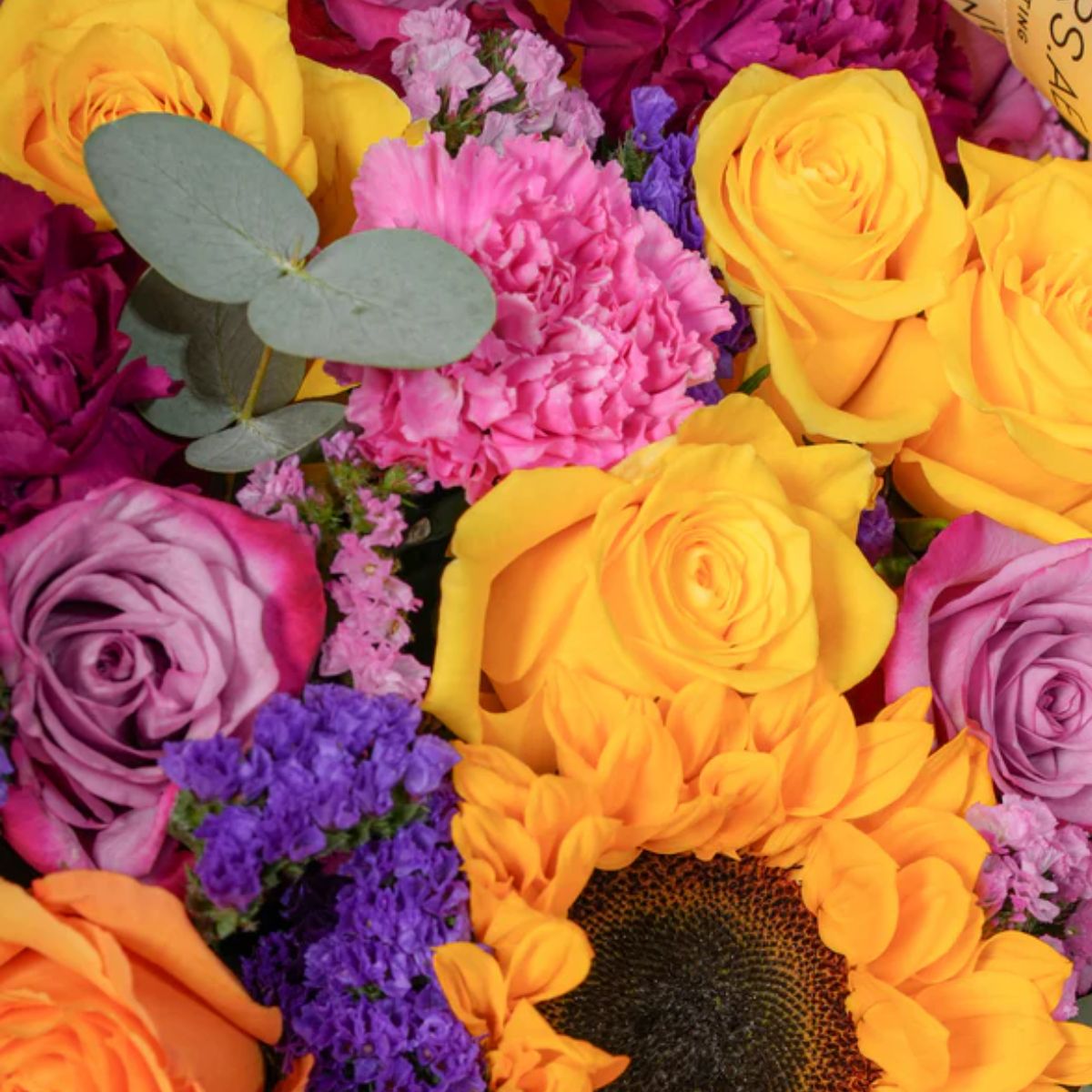 صندوق زهور فاخر نابض بالحياة